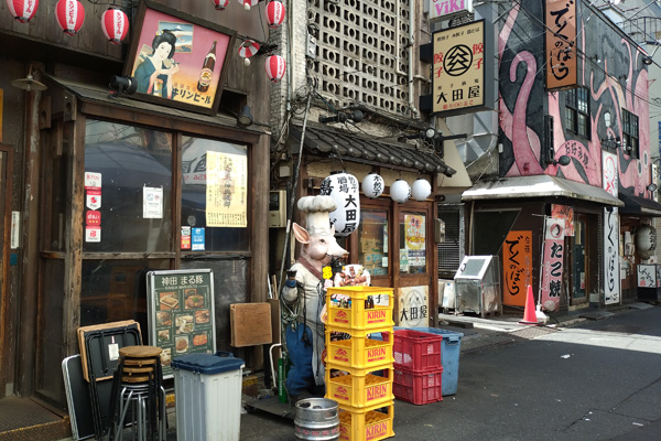 神田駅西側の居酒屋の多い商店街